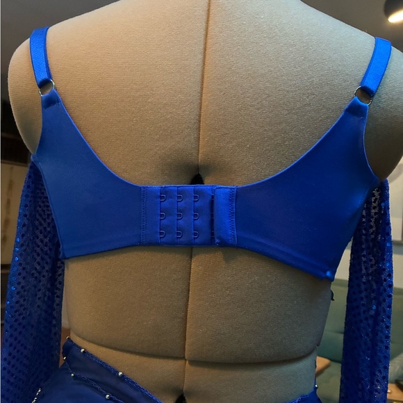 Costumes - Picture 16 of 16